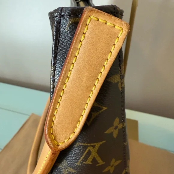 Like New- Louis Vuitton Looping GM - Picture 5 of 15